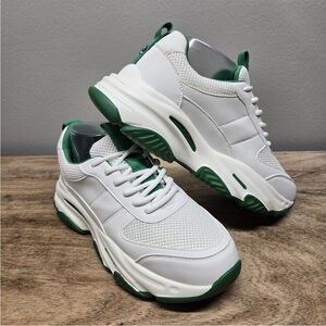 NWOT  STEVE MADDEN SM Sneakers, White & Green Size 8
